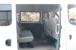 上汽大通MAXUSV802017款2.5T5挡手动傲运通国IV长轴中顶6-10座