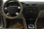 福特福克斯三厢2005款2.0L 自动豪华型