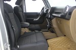 Jeep牧马人四门版2011款3.8L 撒哈拉 点击看大图