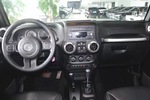 Jeep牧马人四门版2017款3.0L 四门舒享版 Sahara 点击看大图