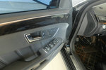 奔驰E级2010款E260L CGI时尚型(加长版) 点击看大图