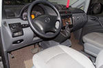 奔驰威霆2010款2.5L 商务版 点击看大图