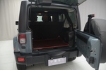 Jeep牧马人四门版2014款3.0L 撒哈拉 点击看大图