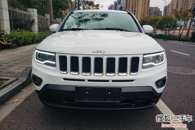 Jeep指南者2013款2.4L 四驱炫黑导航版