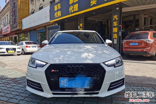 奥迪A4L2018款30周年版 30 TFSI 进取型