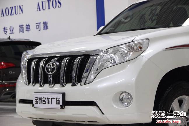 【车辆介绍】:丰田普拉多,此车2017年3月上牌,仅行驶7489公里,准新车,4S店保养记录,整车在质保期内。 【河北宝尊名车广场郑重承诺】:公司所售车辆手续齐全,可过户、转籍,均为展厅实拍车辆。所有车辆均经过严格的筛查后进入展厅销售并出具车辆检测评估报告。所有车辆均支持4S店检测。独家提供3天包退、7天包换、一年两万公里质保。提供二手车置换、免费车检评估、免费救援、免费洗车、免费车辆寄售、车辆保养、车辆相关业务、汽车代驾等服务。提供二手车车辆贷款服务,利息低、手续简便、2-3个工作日即可提车。