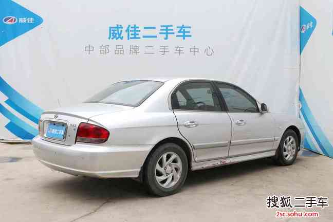 郑州-现代索纳塔2004款2.0 gl 标准型 手动