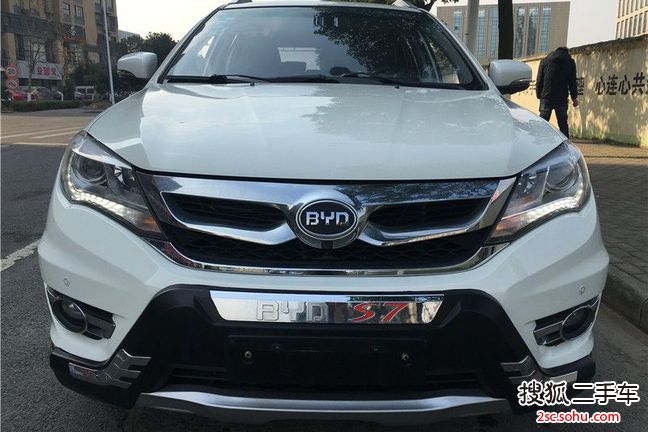 比亚迪S72015款2.0TID 7座尊贵型