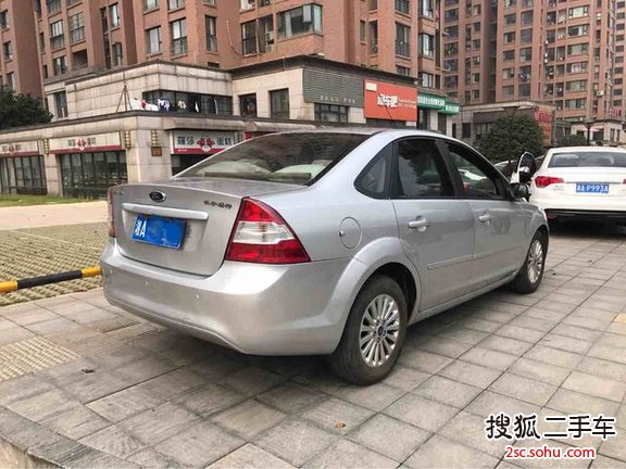 福特福克斯三厢2013款三厢经典 1.8L 手动时尚型