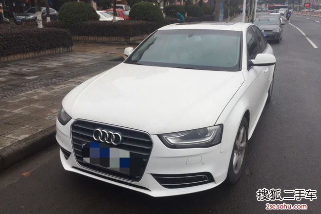 奥迪A4L2013款30 TFSI 自动舒适型