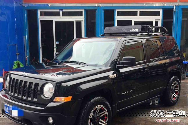Jeep自由客2013款2.4L 豪华导航版
