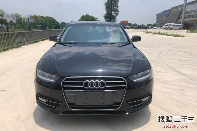 奥迪A4L2013款30 TFSI 自动舒适型