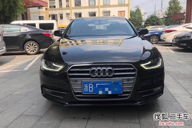 奥迪A4L2015款35 TFSI 自动舒适型