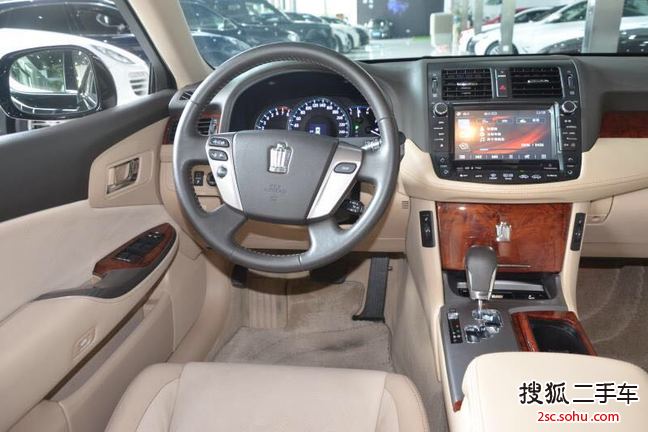 丰田皇冠2015款2.5L 豪华版
