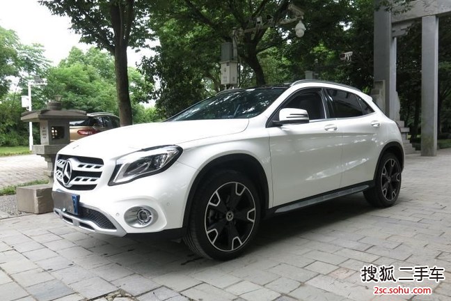 奔驰GLA级2017款GLA 220 4MATIC 时尚型