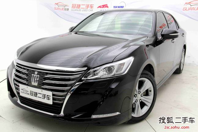 丰田皇冠2015款2.5L 尊享版