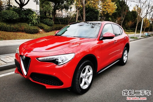 阿尔法罗密欧Stelvio2018款2.9T 510HP 四叶草版