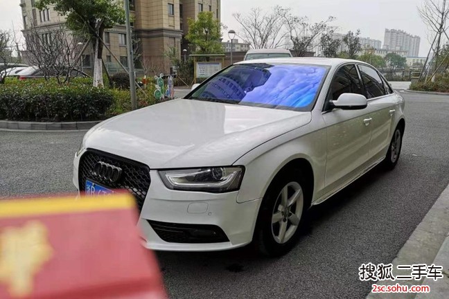 奥迪A4L2015款35 TFSI 自动舒适型