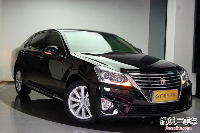 丰田皇冠2012款V6 2.5 Royal 导航版