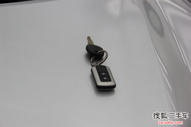 丰田汉兰达2012款2.7L 两驱精英版 (5座)