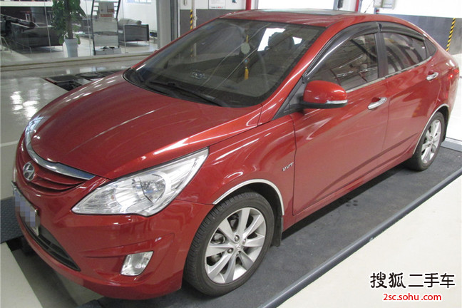 北京现代 瑞纳 2011款 1.4 自动 豪华型 GLS 两厢     