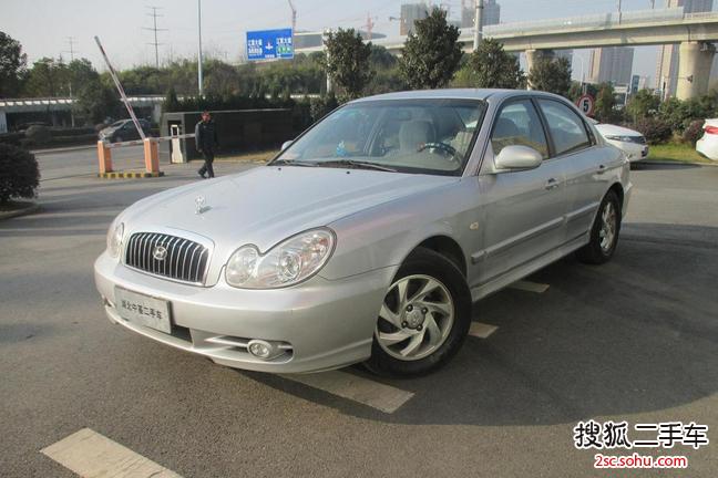 北京现代 索纳塔 2003款 2.0 手动 舒适型 gls 三厢