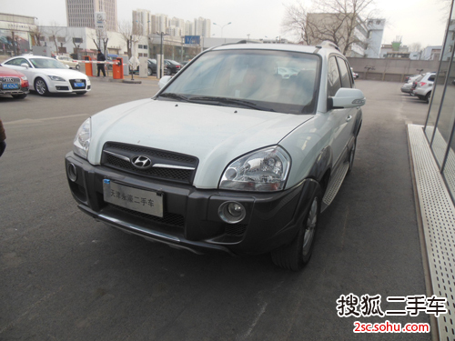 北京现代 途胜 2009款 2.0 自动 舒适型 两驱天窗版 SUV                