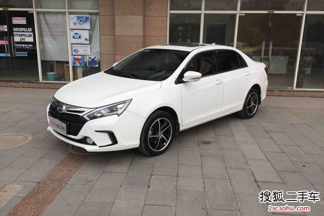 比亚迪秦2014款1.5T 酷黑骑士旗舰型