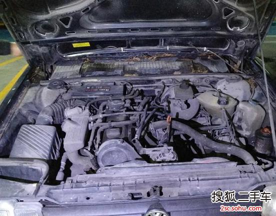 这辆车是2009年1月上的牌,目前跑了20.0万公里。一代人的骄傲,经久不衰的外表和商务车的空间。这车是纯粹的一手车,买来后就自家人再开,连朋友都没借过。虽然车龄稍微有些长,但是平时对车爱护有加,并且一直停在地库,车漆保养得很好,内饰也非常干净,性价比很高,喜欢的话就赶快联系我吧。