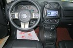 Jeep指南者2011款2.4 豪华导航版