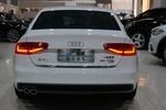 奥迪A4L2015款45 TFSI quattro个性运动型