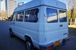 依维柯得意2020款2.8T A35客车单胎中顶10-11座国V 