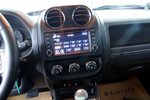 Jeep自由客2013款2.4L 炫黑运动版