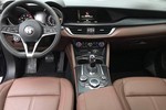 阿尔法罗密欧Giulia2018款2.0T 280HP 豪华版 碳纤维限量版