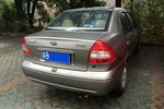 福特嘉年华三厢2004款1.6L 手动标准型