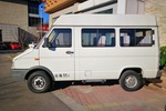 依维柯得意2020款2.8T A35客车单胎中顶10-11座国V 