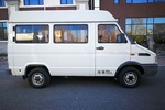 依维柯得意2020款2.8T A35客车单胎中顶10-11座国V 