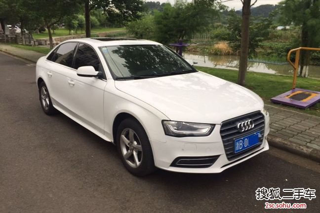 奥迪A4L2015款30 TFSI 自动舒适型