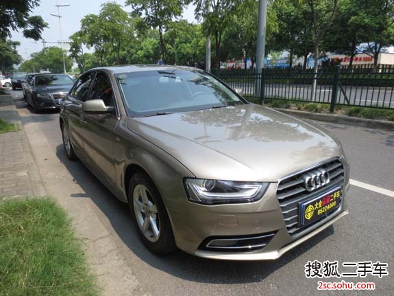 奥迪A4L2012款2.0TFSI 标准型