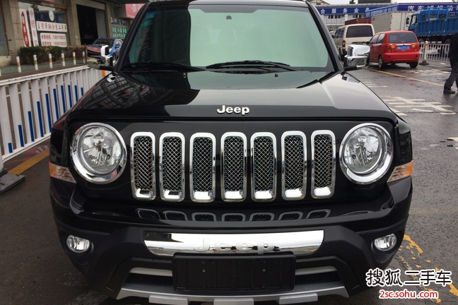 Jeep自由客2013款2.4L 豪华导航版