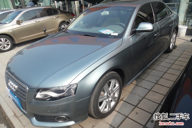 奥迪A4L2009款2.0TFSI 标准型