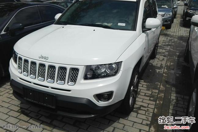 Jeep指南者2014款改款 2.4L 四驱豪华导航版