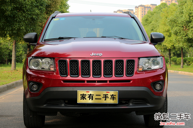 Jeep指南者2013款2.4L 四驱炫黑导航版