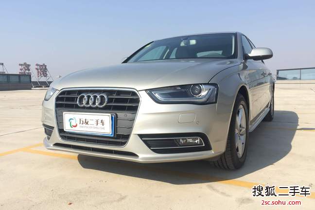 奥迪A4L2015款30 TFSI 自动舒适型