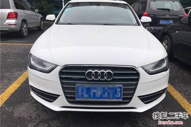 奥迪A4L2013款40 TFSI quattro个性运动型