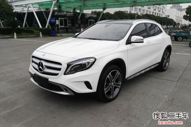 奔驰GLA级2017款GLA 220 4MATIC 豪华型