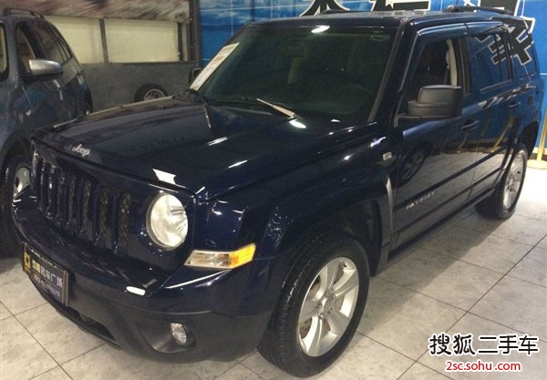 Jeep自由客2.4L 运动版