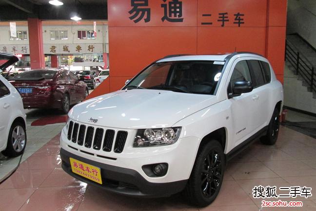 Jeep指南者2.4L 四驱豪华版