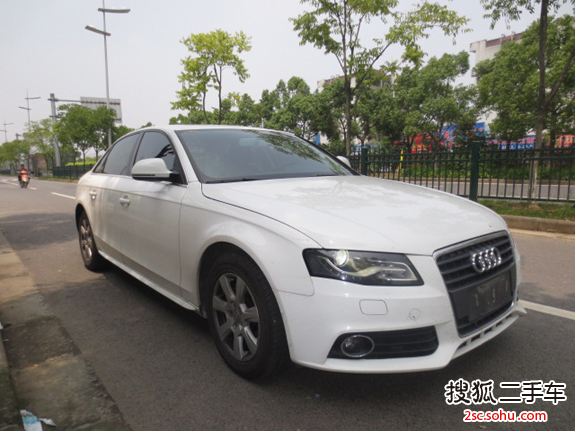 奥迪A4L2010款2.0TFSI 标准型