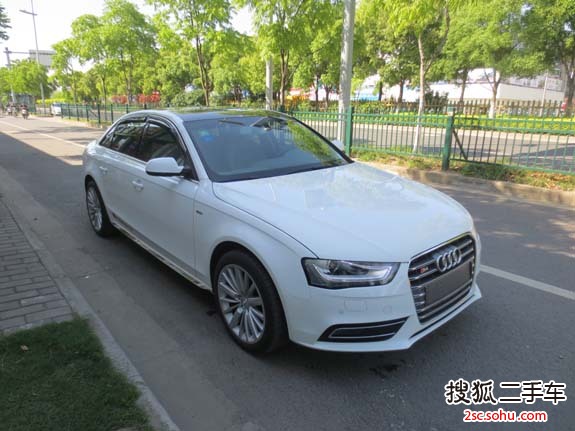 奥迪A4L2013款35 TFSI(2.0T)自动舒适型